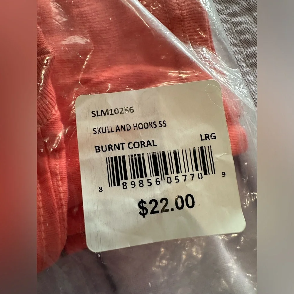 Men’s burnt coral Salt Life T-shirt, skull & hook decals. NWT, size large - Picture 7 of 8